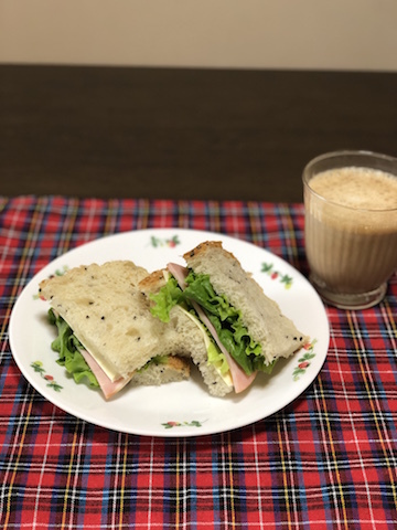 絹ごし豆腐でごま食パン♪スイッチポンで食パンシリーズ(ホームベーカリーレシピ)