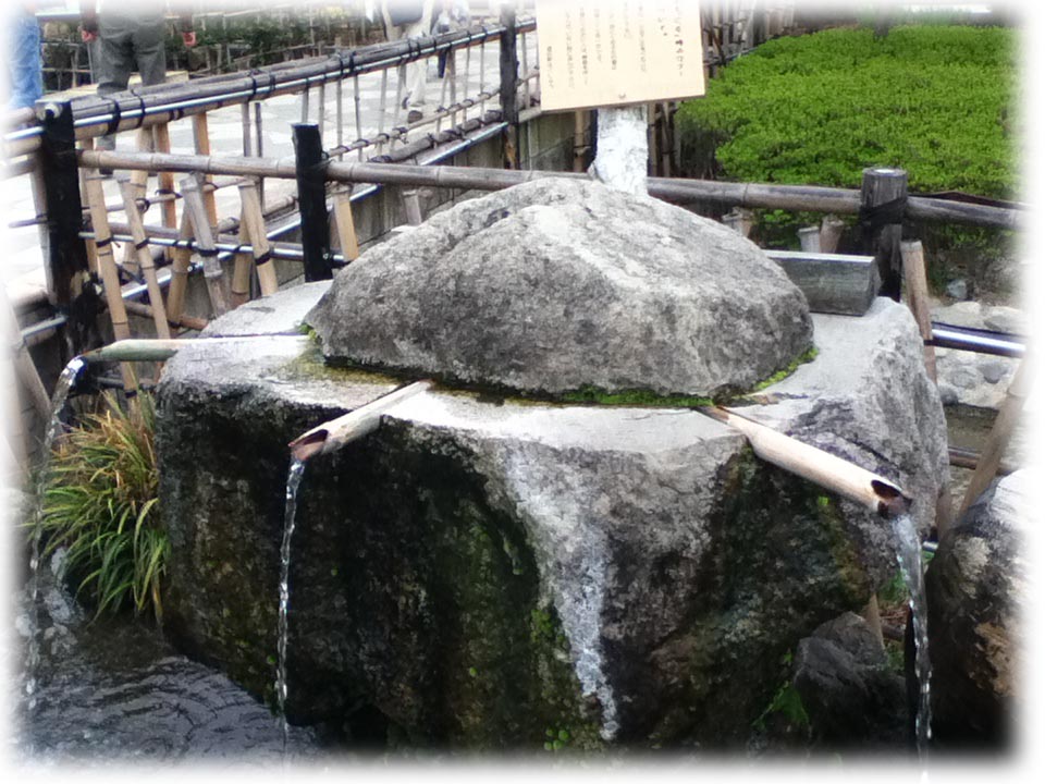 長野県のお隣、山梨県の湧水