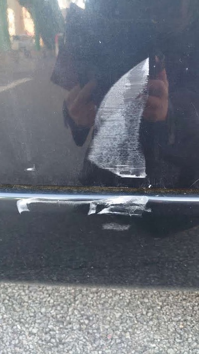 犯人を探しています。銀行の駐車場で、当て逃げをされました。 犯人を探しています。銀行の駐車場で、当て逃げをされました。