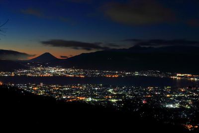 諏訪盆地の夜明け　富士山朝焼けを岡谷市から