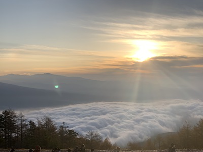 八ヶ岳と富士山を繋ぐ雲海　富士見パノラマ恋人の聖地より　2021