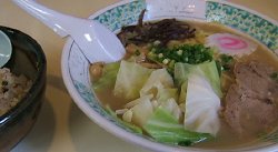 「三代目つるよし」の中華そば