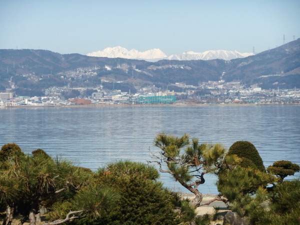 諏訪湖から眺める北アルプス　穂高連峰・槍ヶ岳