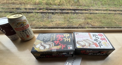 小淵沢駅、丸政の出来立てカツサンド2種を、ハイレール1375内でかぶりつく! 小淵沢駅、丸政の出来立てカツサンド2種を、ハイレール1375内でかぶりつく!