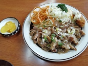 「栄食堂」もつ煮込み定食650円 「栄食堂」もつ煮込み定食650円