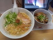 「正田食堂」えび塩そば+焼き豚飯 「正田食堂」えび塩そば+焼き豚飯
