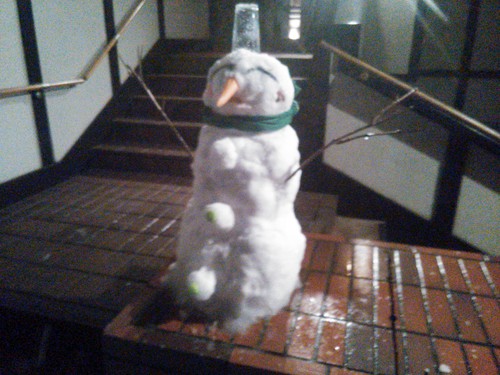 The first snowman from this winter!　この冬初の雪だるま！