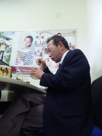 只今食事中