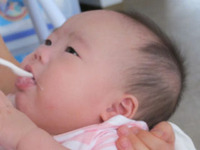 離乳食始めました(生後5ヶ月と11日)