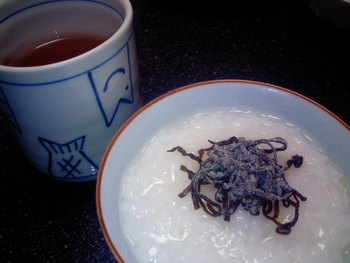 お粥とほうじ茶