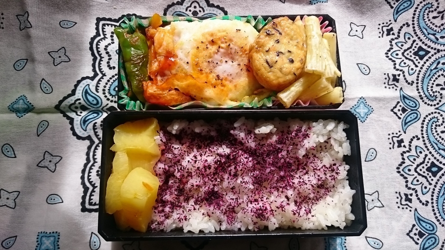 パプリカとちくわのピリ辛ケチャップ炒め弁当