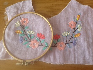 チュニックの刺繍