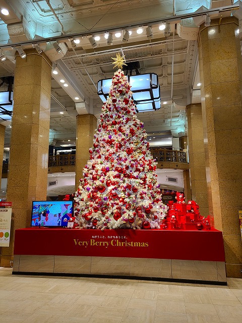 つぶやきんじゃーのつぶやき２ 日本橋高島屋 クリスマスツリー 赤いベアー