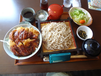 ソ－スカツ丼セットなのに。。。