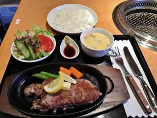 お得な「ステーキ定食」７８０円！☆ 焼肉 牛若