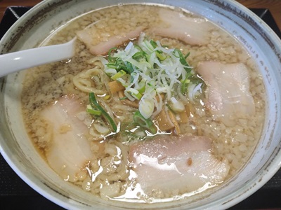 『お食事処　山どり』背脂醤油ラーメン