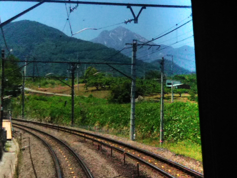 中央東線　各駅停車で日本の名山を眺める車窓旅