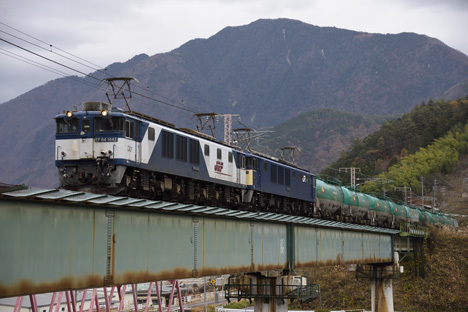 長距離移動の中休みで撮った西線8088レ