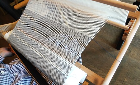 手織り教室moe・カルチャーサロンmoe:ご自宅ののれんを織っています