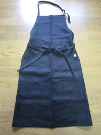 ブラックリネンのエプロン
