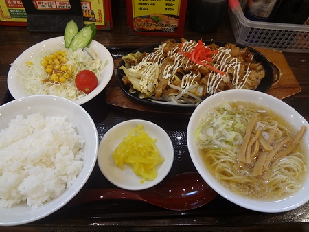 ラッキー食堂まとや千曲店　～焼肉パンチ定食～