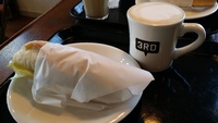 3rdcafeでカフェラテを飲む