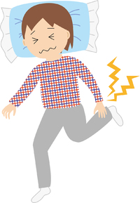 寝ていたら足がつる原因は