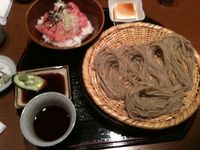 ぼっち、ざるそばとねぎとろ丼