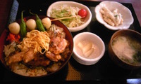 東口のかつら、焼鳥丼