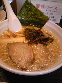 麺・飯　信華　信華ラーメン（中）とサービスチャーハン