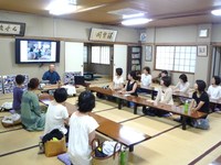 行列のできる炊き出しには・・・