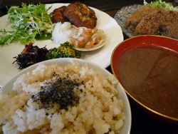 大地の人が作る　生きている料理