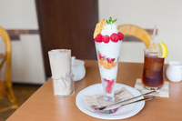 パティスリーモン・シェリでななこパフェを食べる 2015/06/20 11:57:28