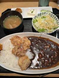 今日はお昼を食べながら若い人に教えてもらう日。「かよう亭」でとり天カレー食べました。とり天カレー美味いね！