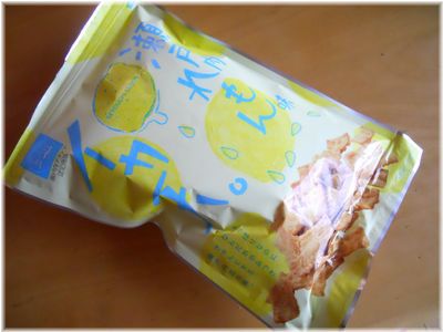 久々ヒットの怪しいお菓子”瀬戸内れもん味　イカ天”