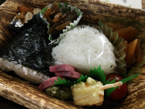 おにぎり弁当