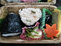 おにぎり弁当