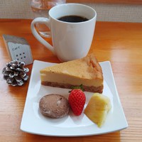 「手作り菓子工房　小さな気持ち」併設の2人で満席 SWEETS CAFE でチーズケーキタルト　北安曇郡池田町グルメ
