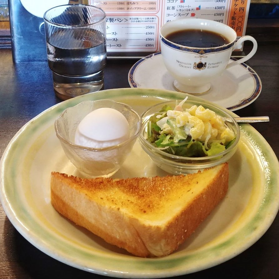 名古屋式モーニングセット（バタートースト＆サラダ＆茹で卵＆挽きたて