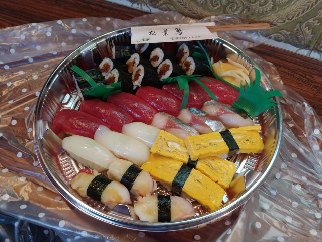 5月8日はオッパの日　田中の父ちゃん84歳の誕生日　松葉鮨の握り寿司でお祝い　＠大町市にし川うどん
