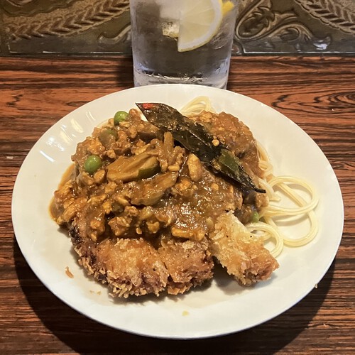 強面のうどん屋のオヤジが作った　西インド風スパイシーキーマカツカレースパゲティ　＠大町市黒の洞窟にし川