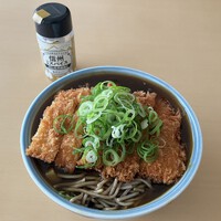 信州万能スパイス旨辛カレーで作った 信州福味鶏カツカレーそば　＠大町市金ちゃん亭