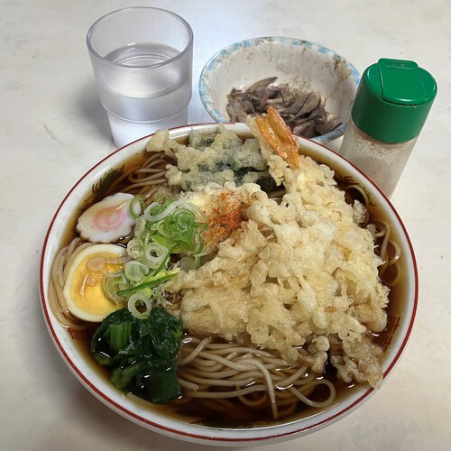 新宿食堂　糸魚川最後の秘店で食べる　「君知るや　真心つなぐ　新宿の天ぷらそば」