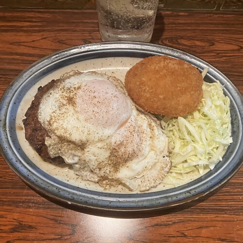 目玉焼きハンバーグコロッケ添え＆ポーチドエッグポテトサラダ　＠大町市レストランにし川