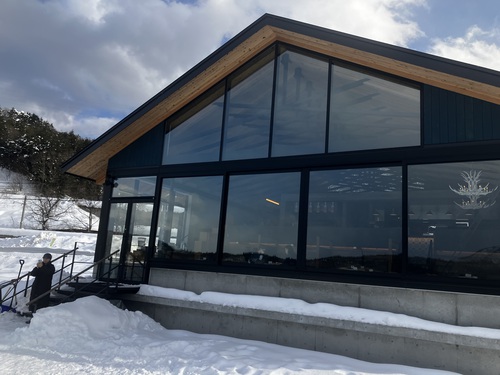 ao LAKESIDE CAFE 　青木湖が見下ろせる 絶景のカウンター席で抹茶ラテアイス＆カフェラッテ　＠大町市カフェ