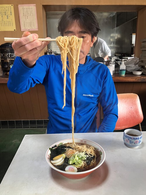 新宿食堂　糸魚川最後の秘店で食べる　「君知るや　真心つなぐ　新宿の山かけ蕎麦＆月見蕎麦」