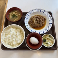 牛肉すき焼き定食（牛皿定食）680円コスパ最強　＠すき家 147号大町店