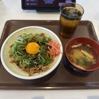 ねぎ玉牛丼中盛 みそ汁トッピング　＠すき家 147号大町店