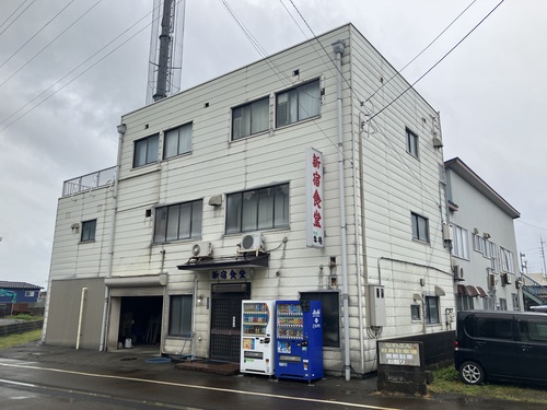 新宿食堂　糸魚川最後の秘店で食べる　「君知るや　真心つなぐ　新宿の山菜入り天ぷら蕎麦」