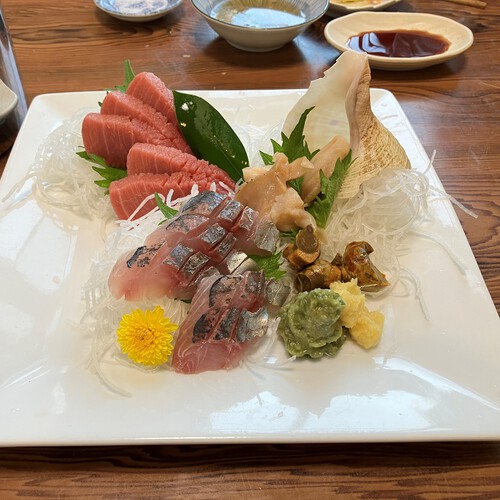 刺身盛り合わせ＆酢牡蠣＆山菜天ぷら＆根曲り筍＆豚肉梅肉フライ　大衆割烹　桂　＠大町市グルメ